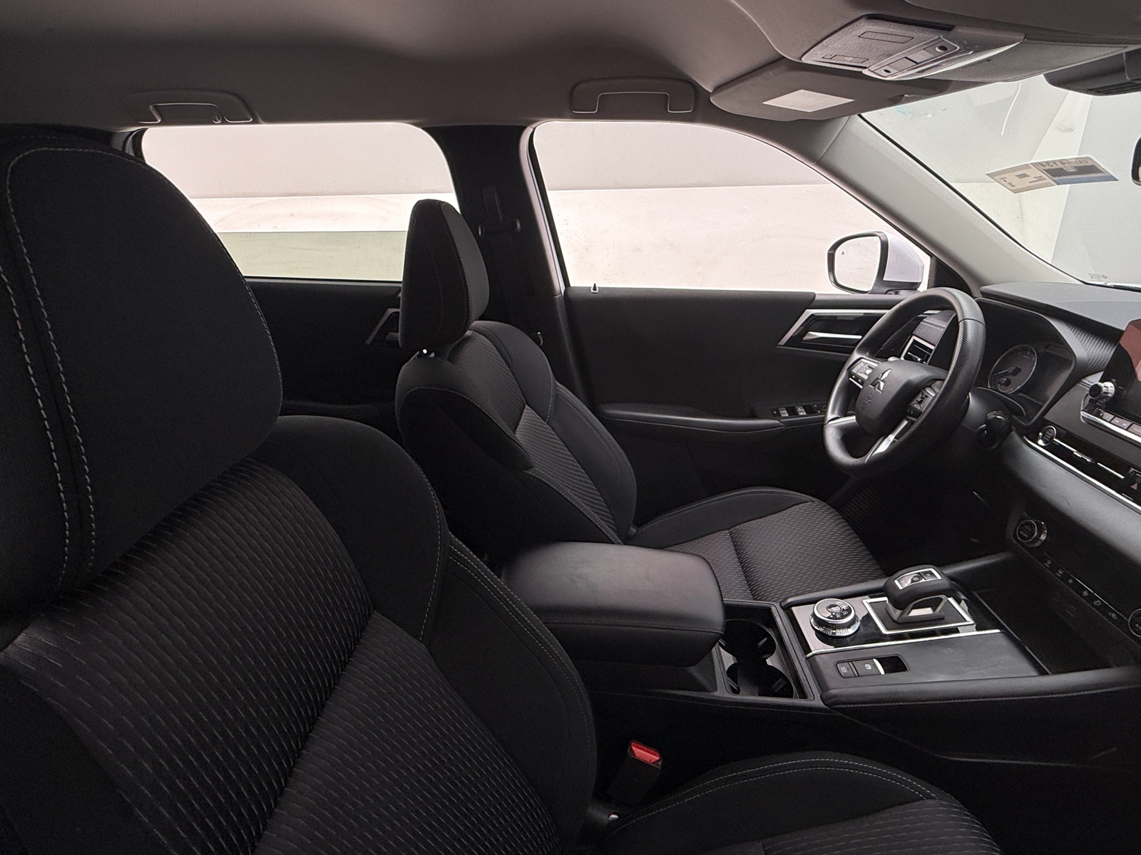 Thumbnail: 2024 Mitsubishi Outlander - 2
