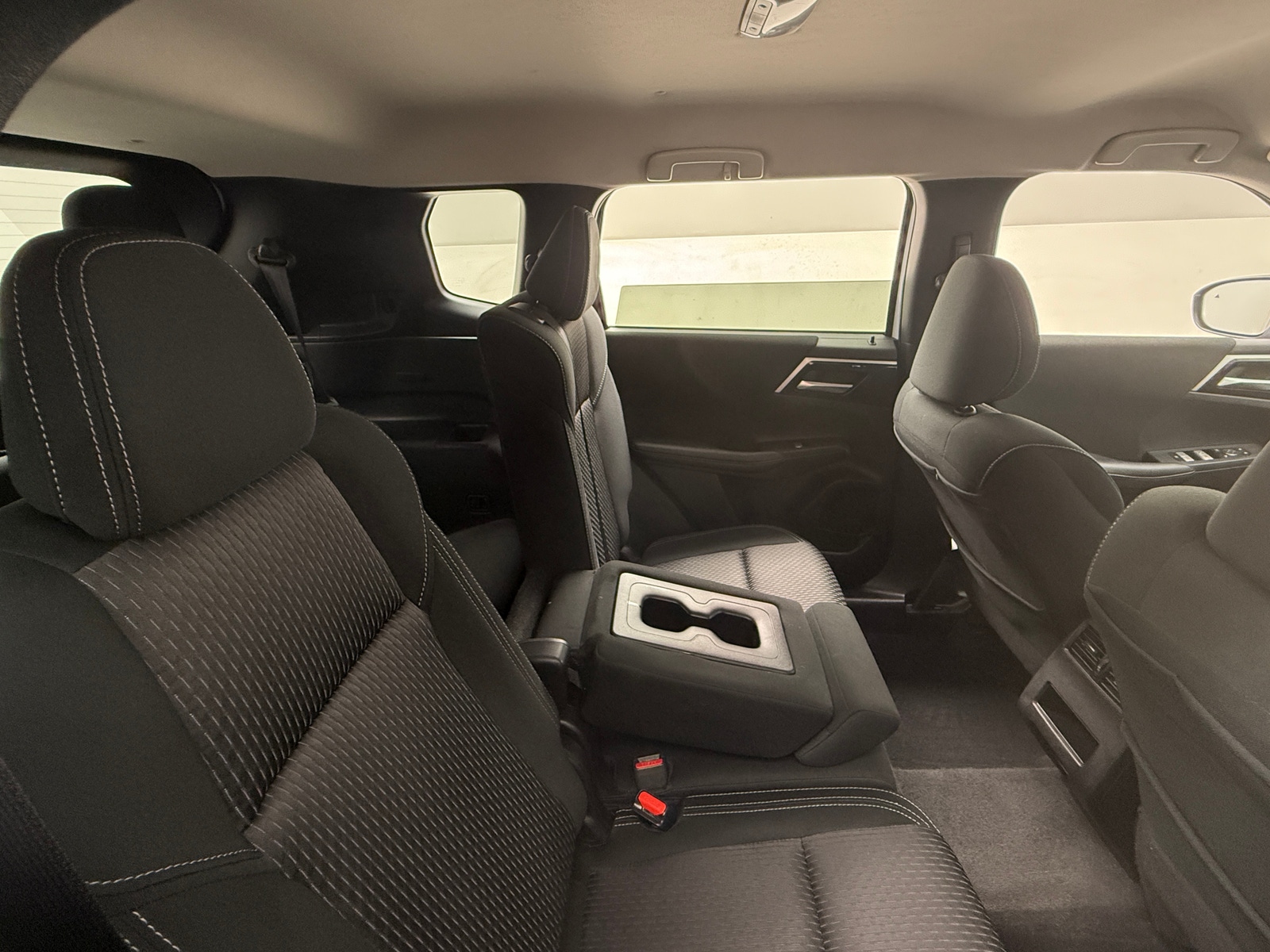 Thumbnail: 2024 Mitsubishi Outlander - 6