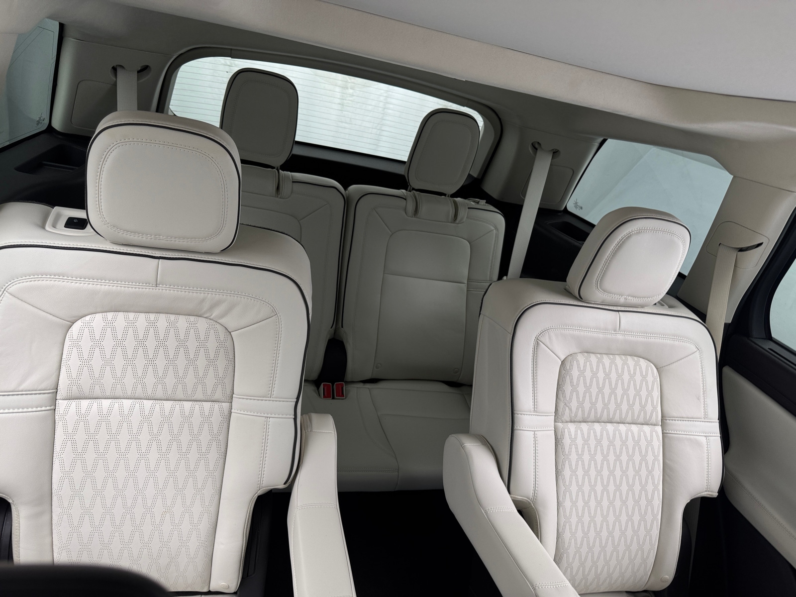 Thumbnail: 2023 Lincoln Aviator - 5