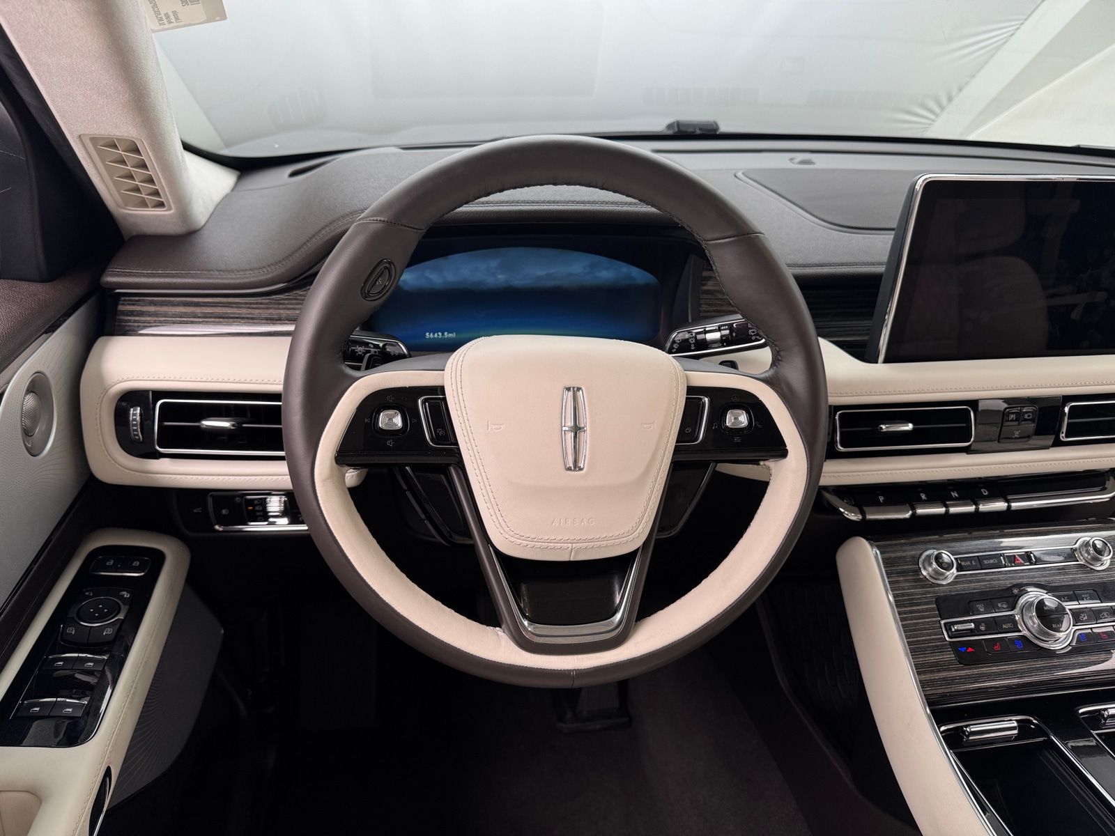 Thumbnail: 2023 Lincoln Aviator - 4