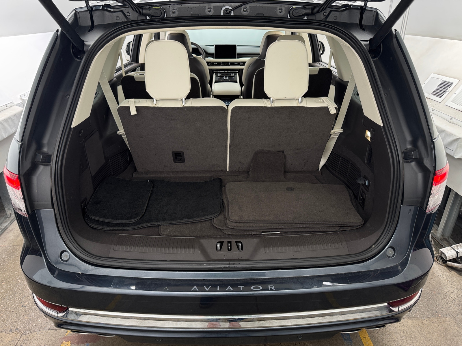 Thumbnail: 2023 Lincoln Aviator - 6
