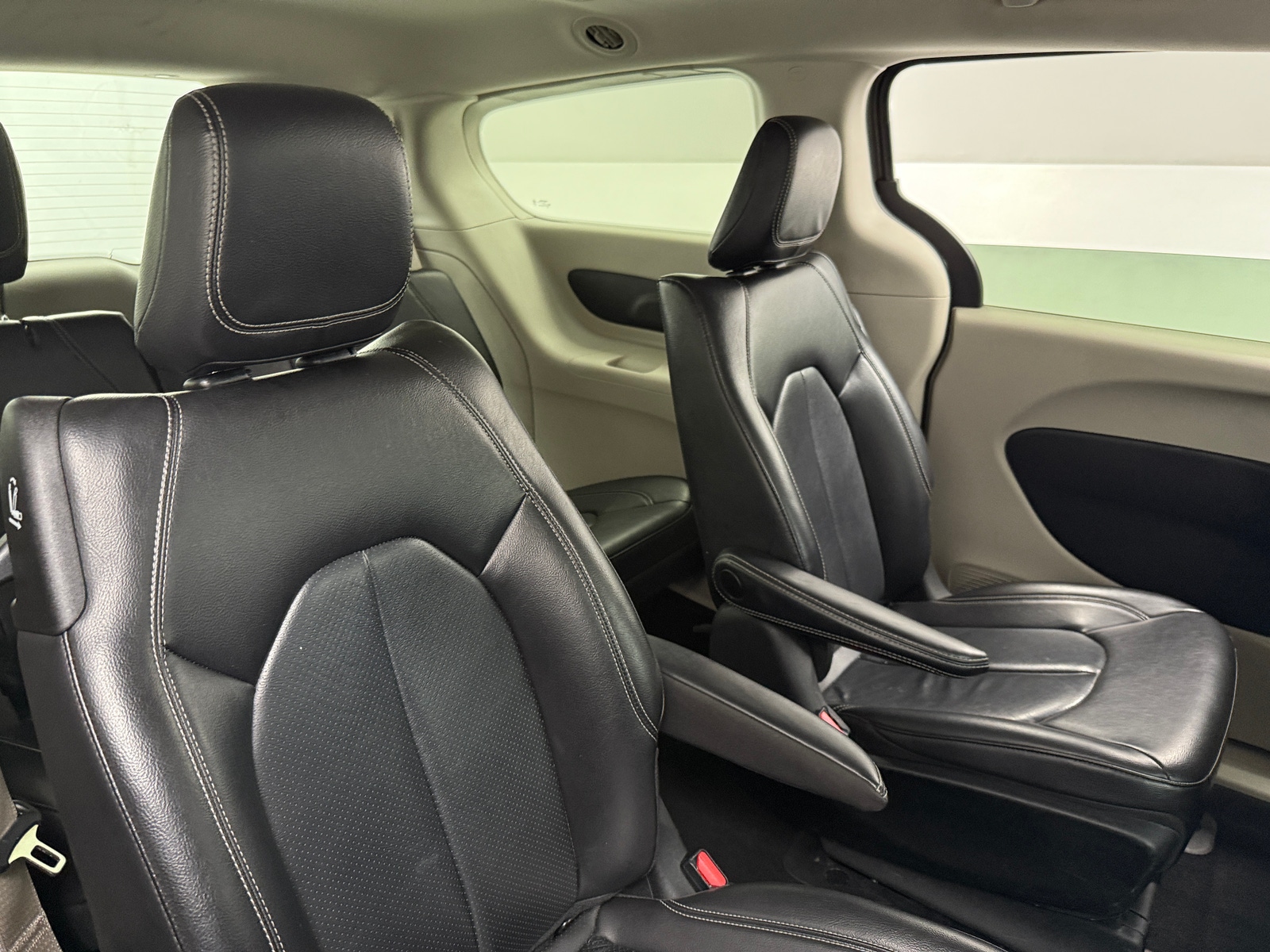 Thumbnail: 2022 Chrysler Pacifica - 5