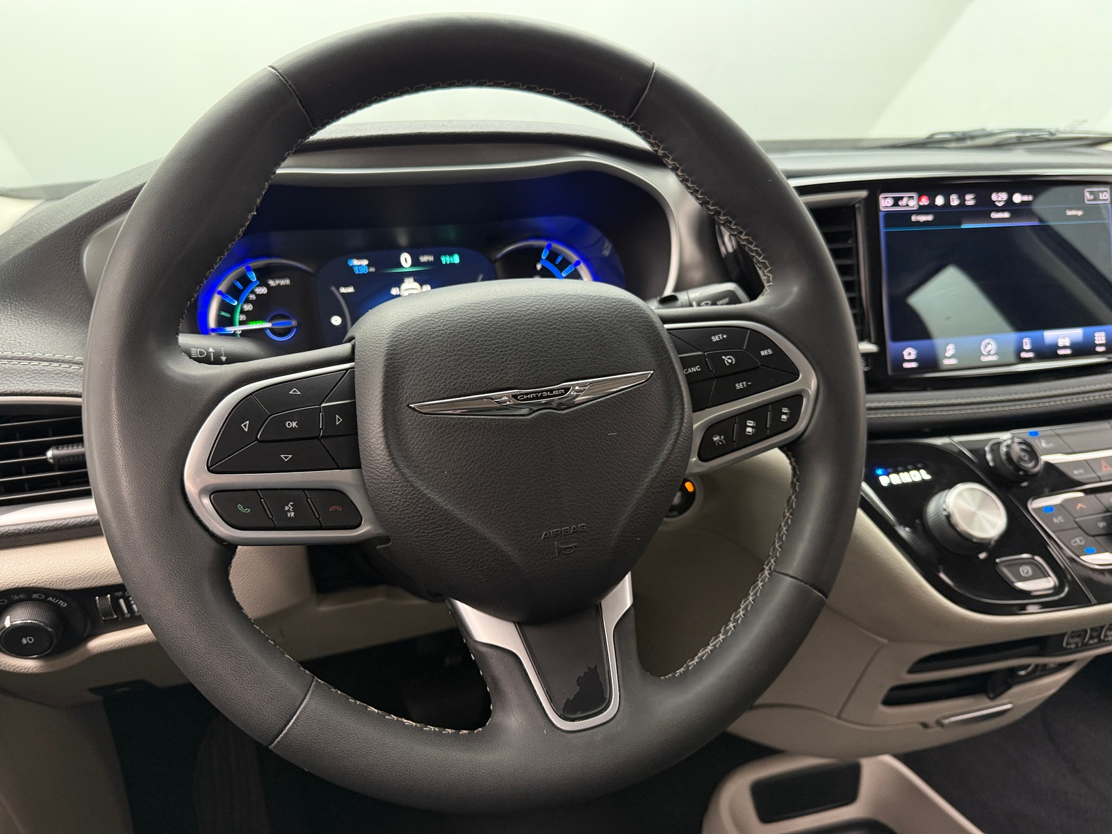 Thumbnail: 2022 Chrysler Pacifica - 4
