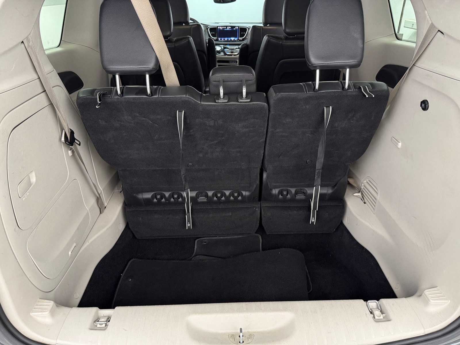 Thumbnail: 2022 Chrysler Pacifica - 6