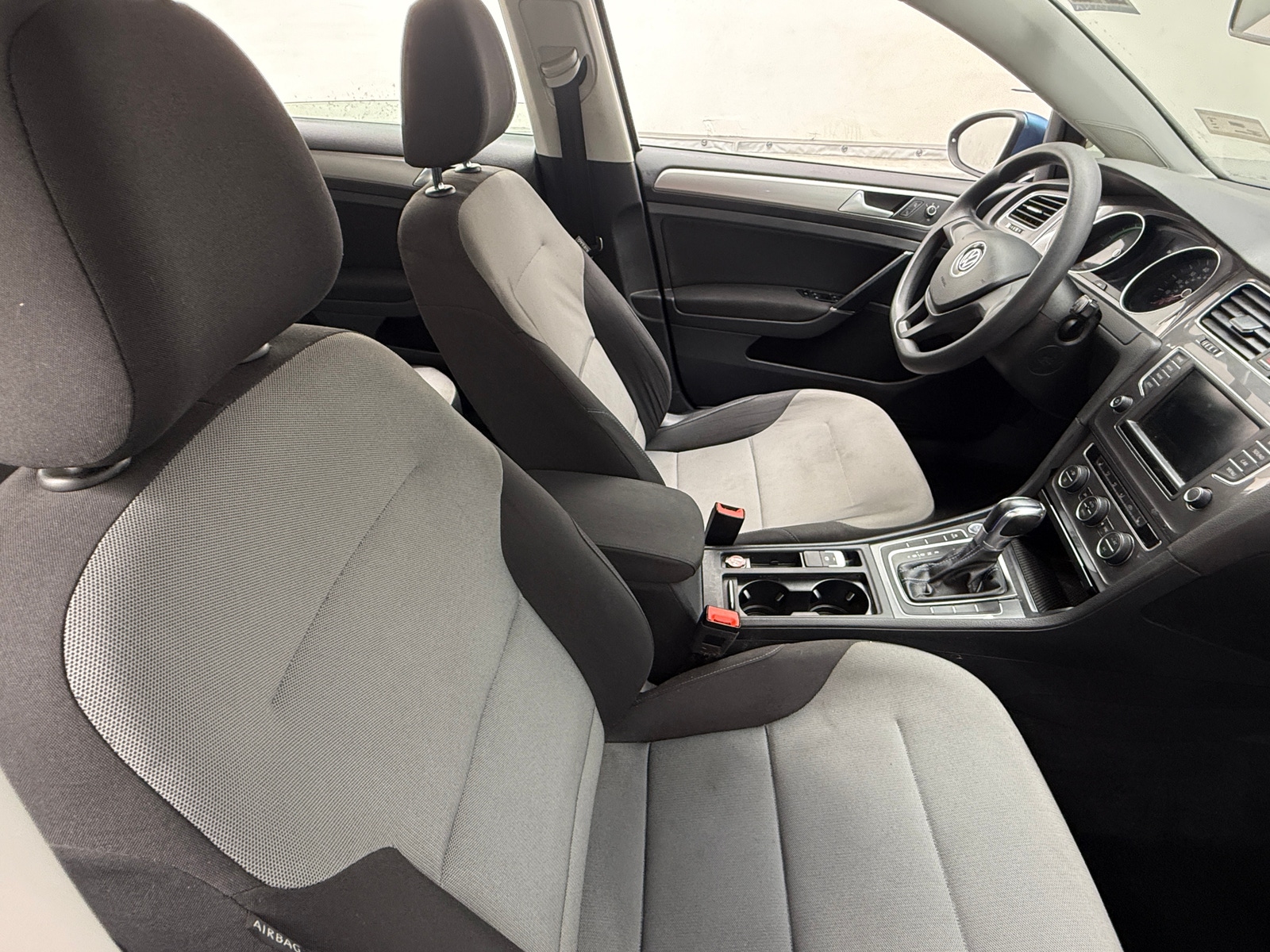 Thumbnail: 2016 Volkswagen e-Golf - 2