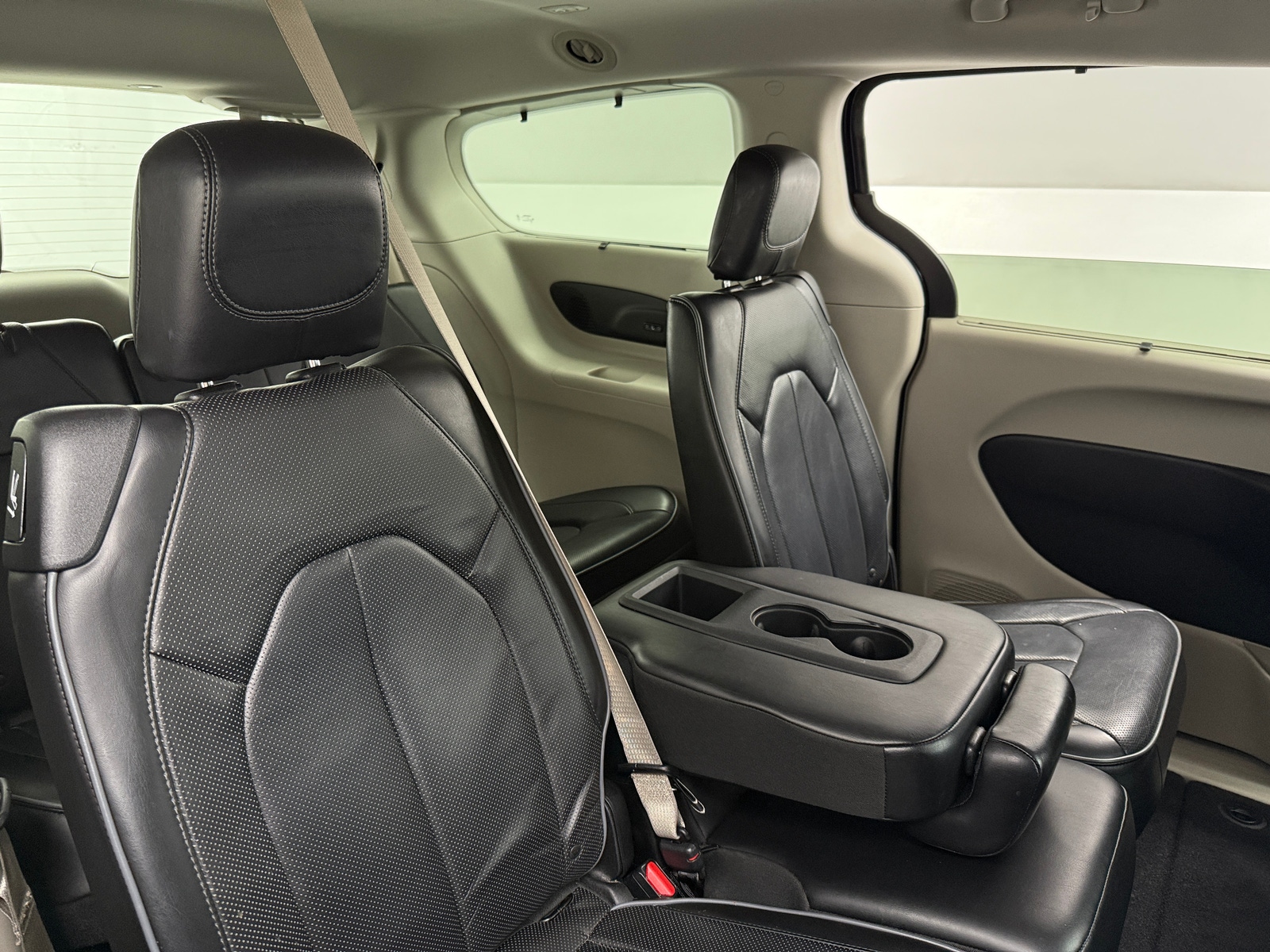 Thumbnail: 2017 Chrysler Pacifica - 5