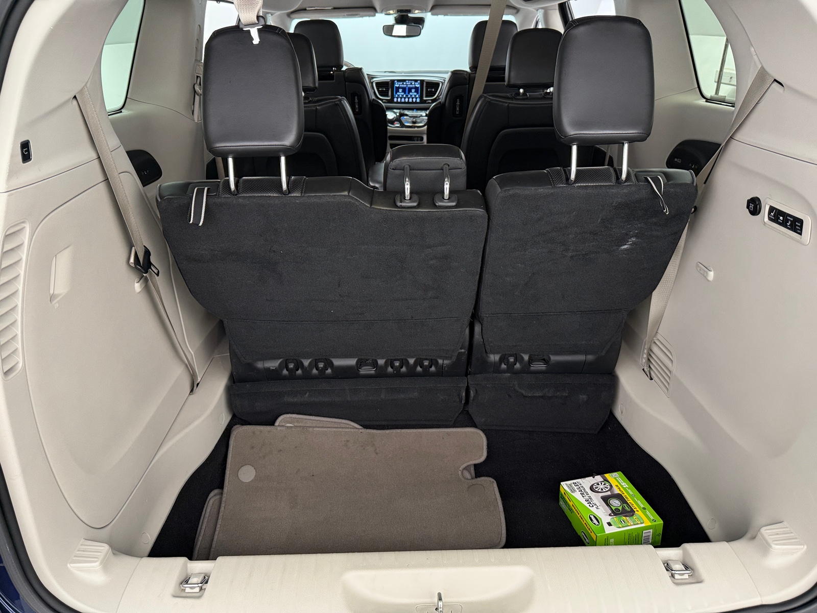 Thumbnail: 2017 Chrysler Pacifica - 6