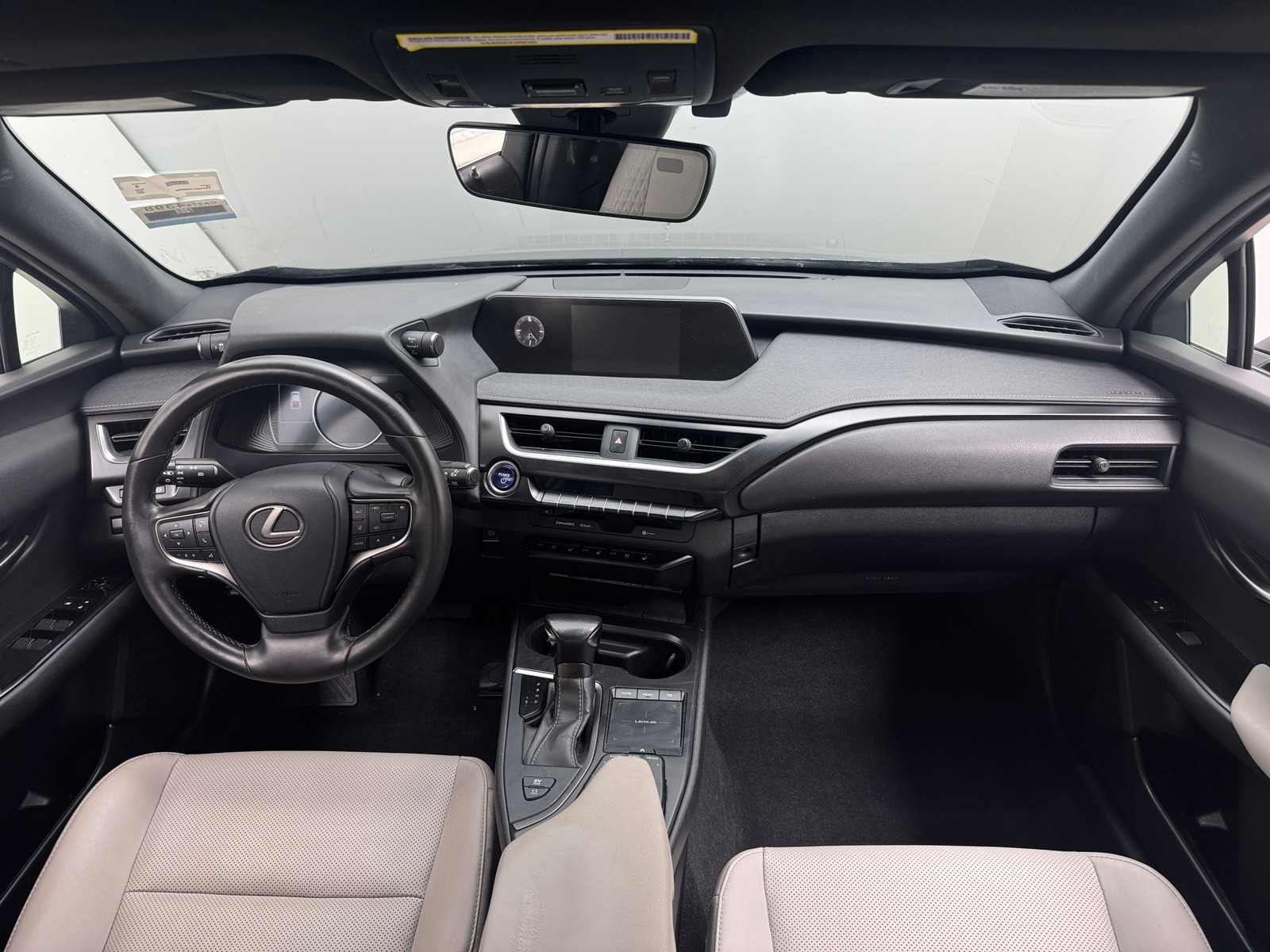 Thumbnail: 2022 Lexus UX - 2