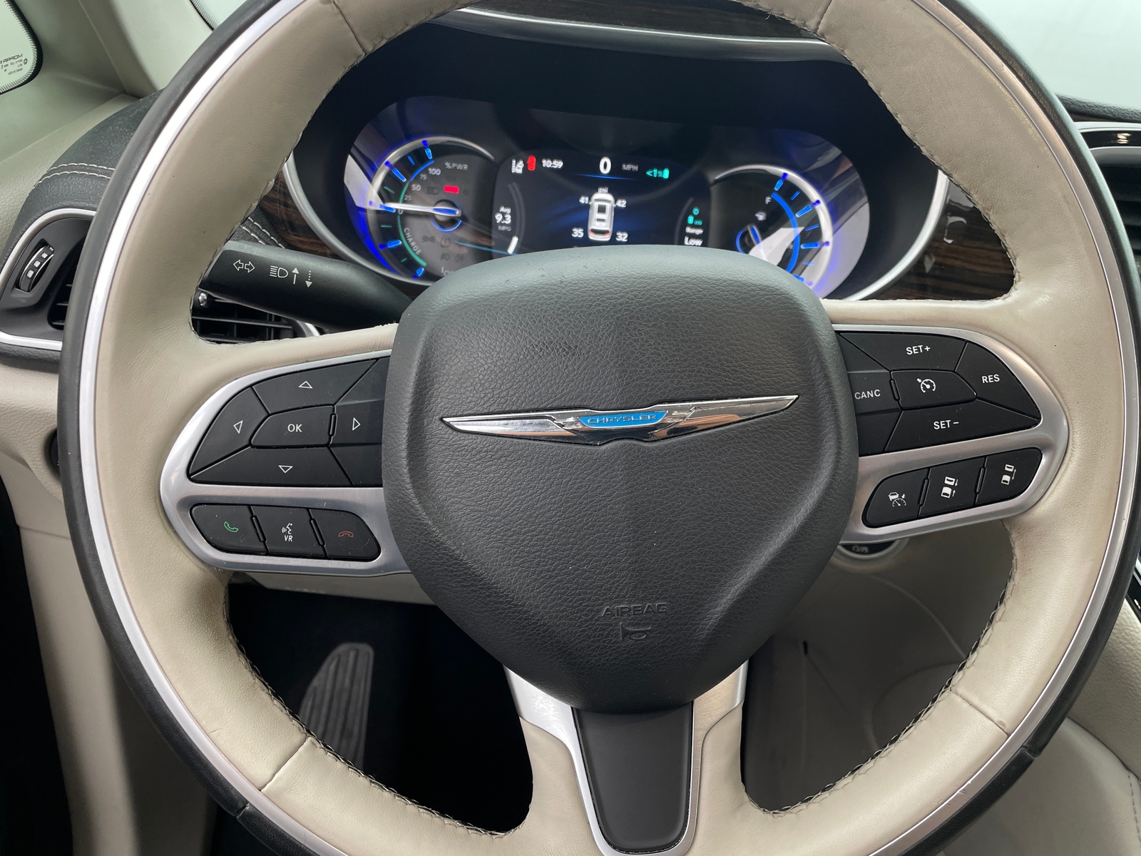 Thumbnail: 2021 Chrysler Pacifica - 4