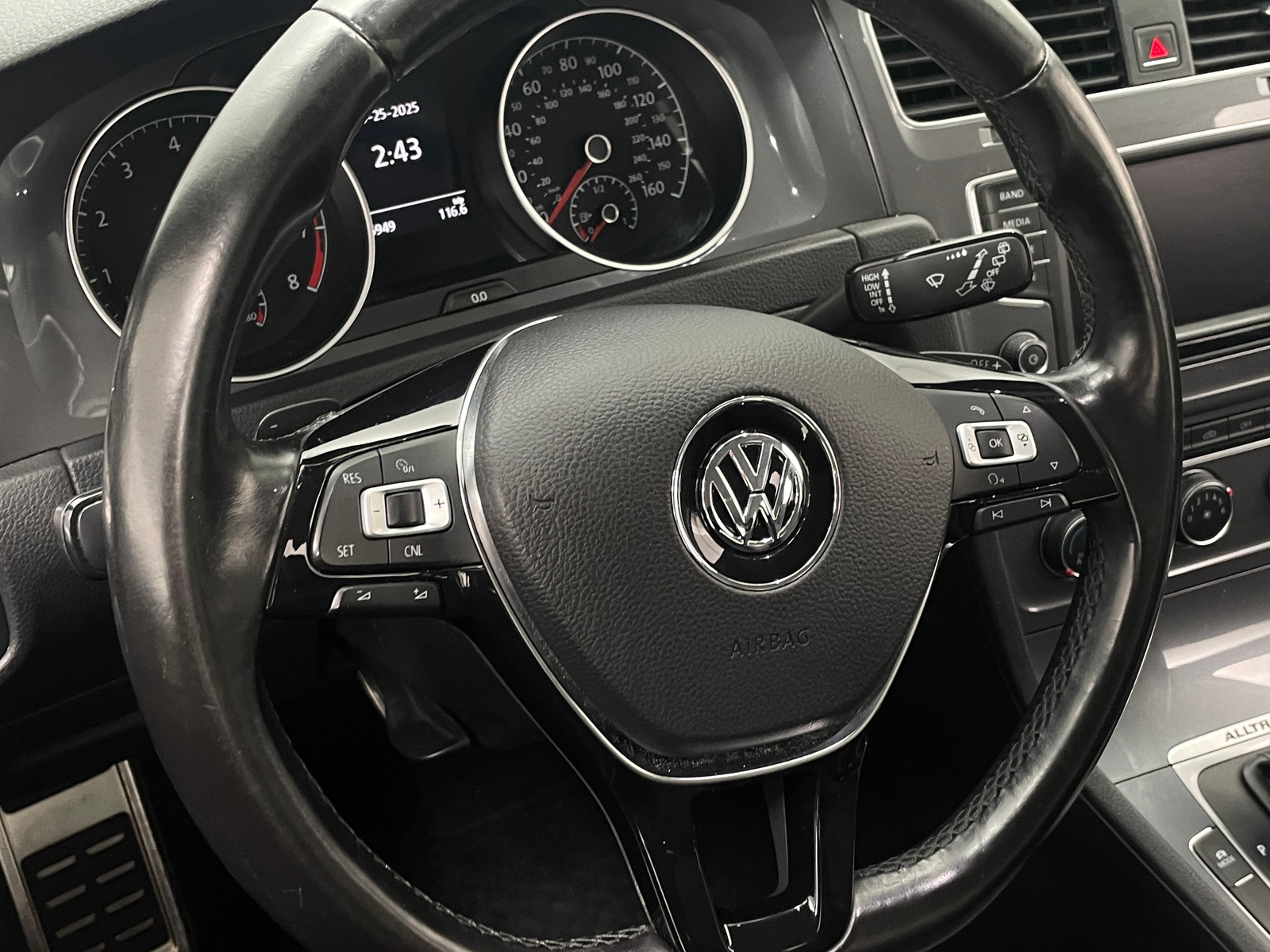 Thumbnail: 2017 Volkswagen Golf - 4