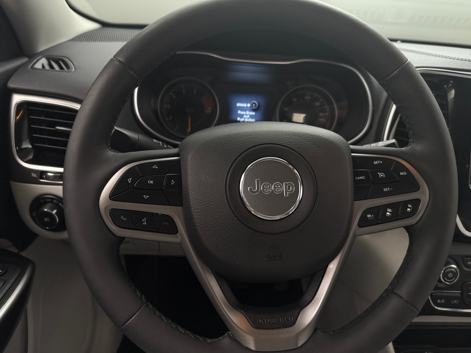Thumbnail: 2022 Jeep Cherokee - 4