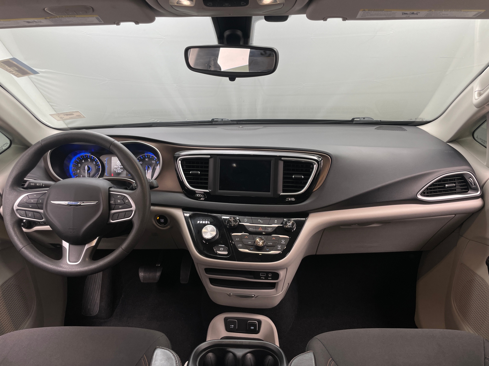 Thumbnail: 2018 Chrysler Pacifica - 3