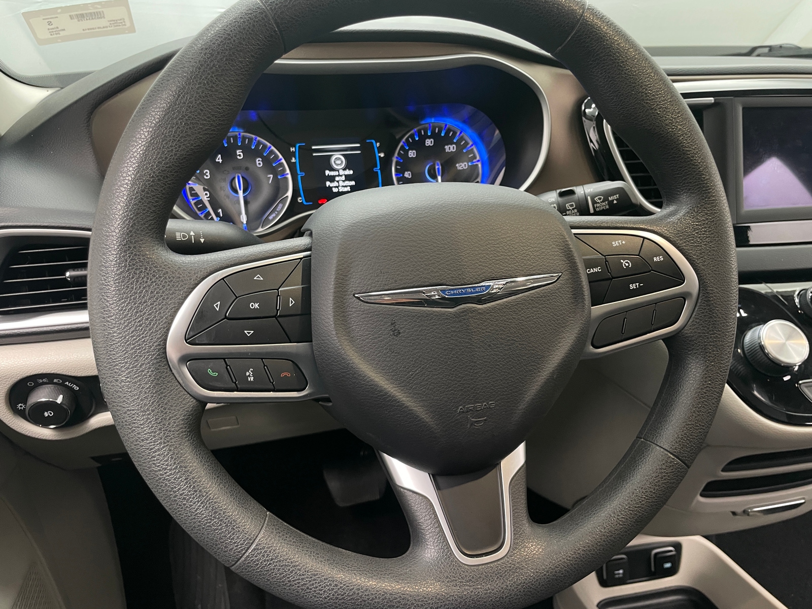 Thumbnail: 2018 Chrysler Pacifica - 5