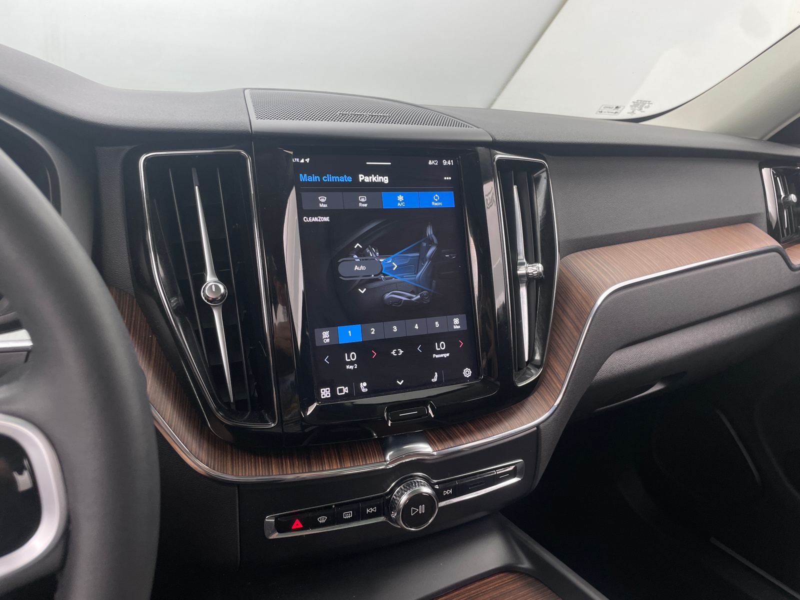 Thumbnail: 2023 Volvo XC60 - 4