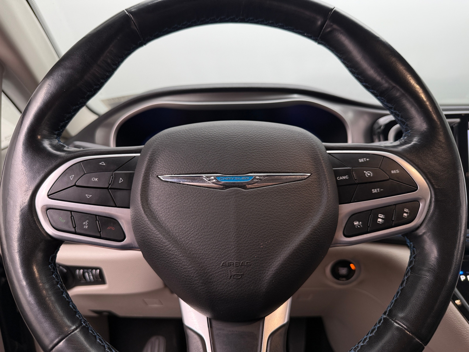 Thumbnail: 2021 Chrysler Pacifica - 4