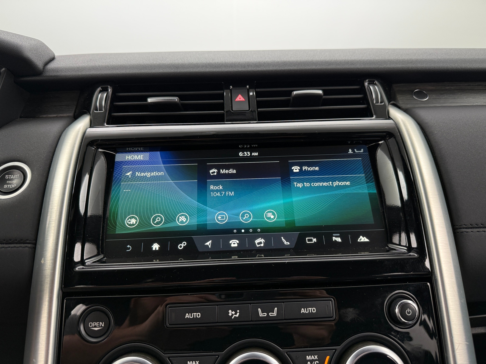 Thumbnail: 2018 Land Rover Discovery - 3