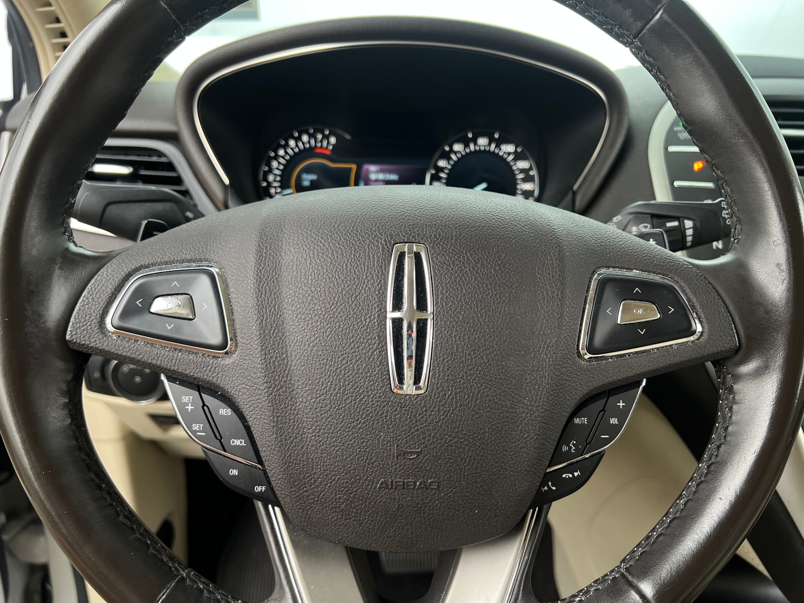 Thumbnail: 2016 Lincoln MKC - 4