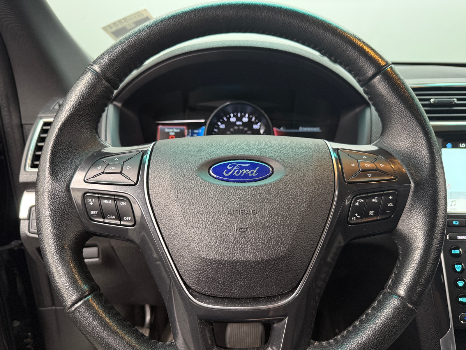 Thumbnail: 2017 Ford Explorer - 4