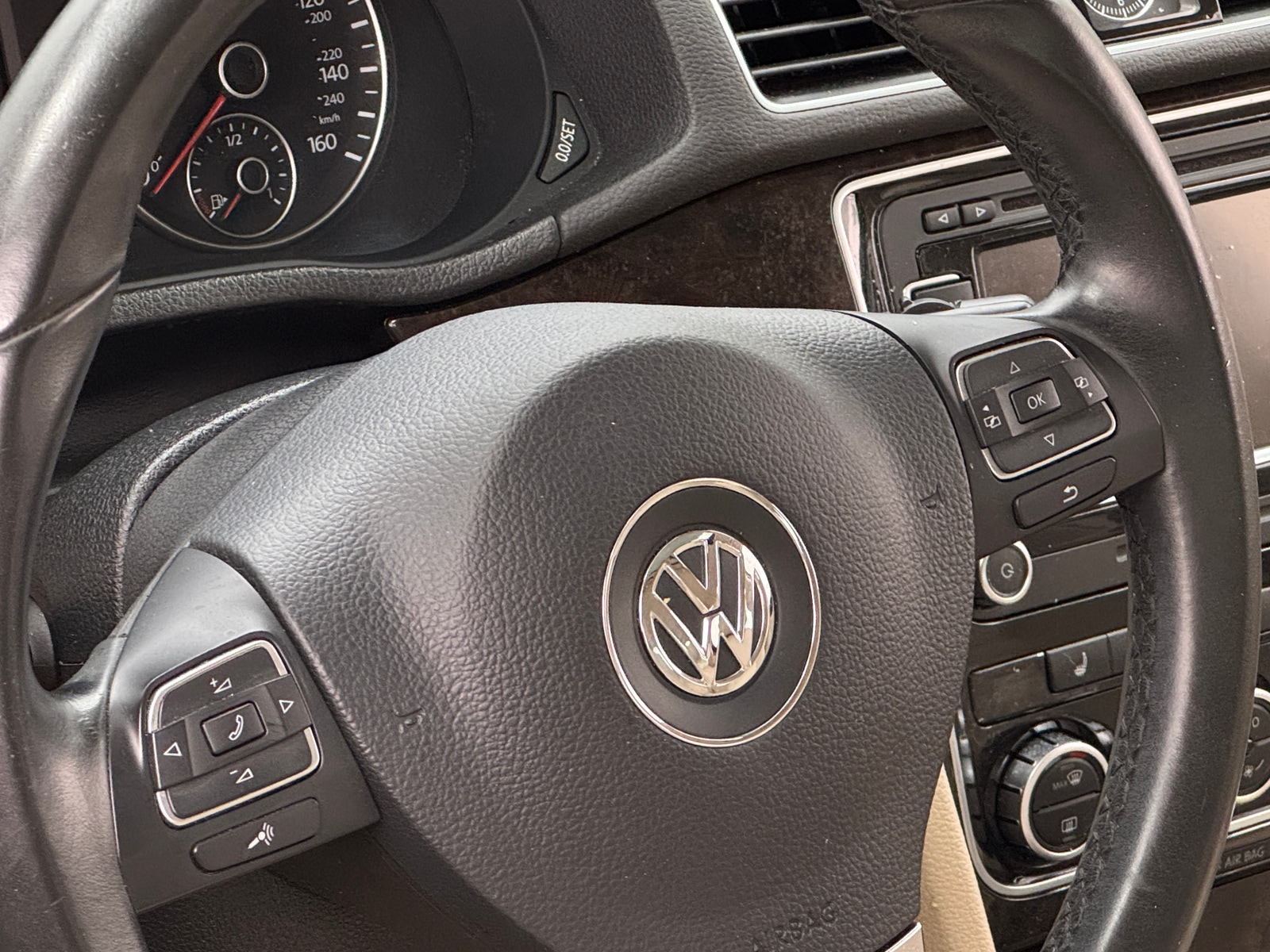 Thumbnail: 2014 Volkswagen Passat - 4