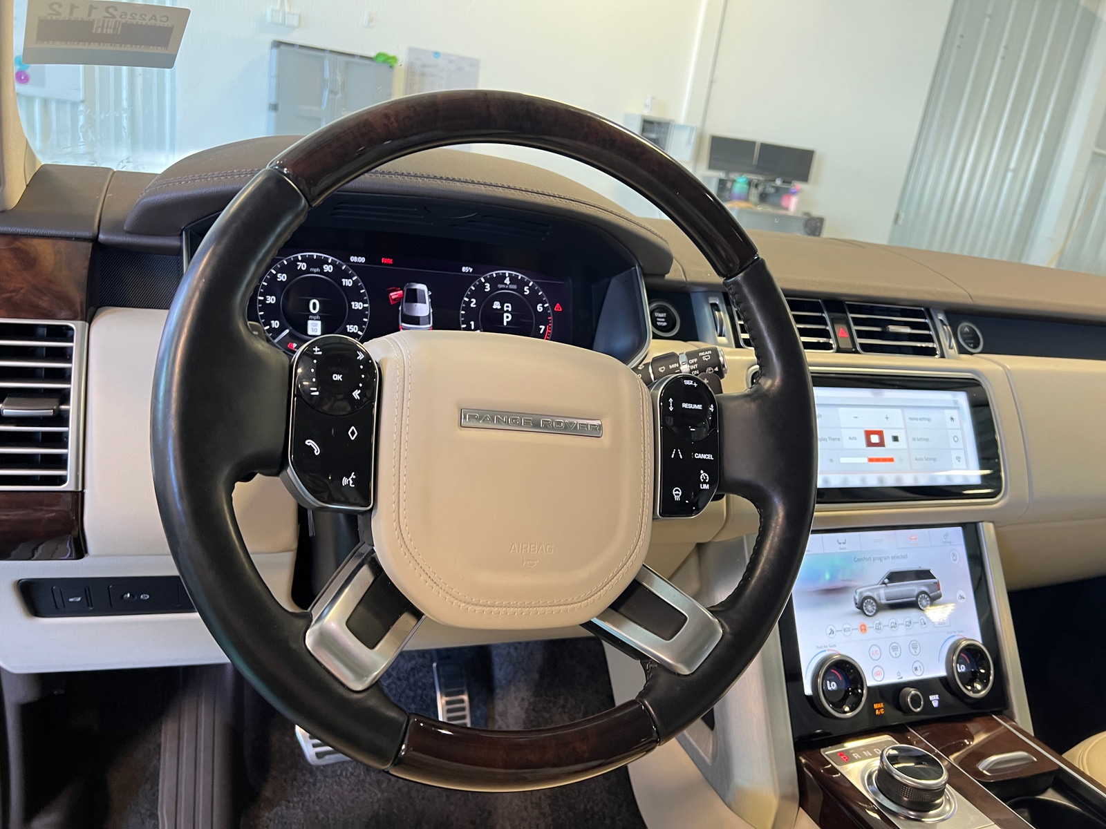 Thumbnail: 2021 Land Rover Range Rover - 4