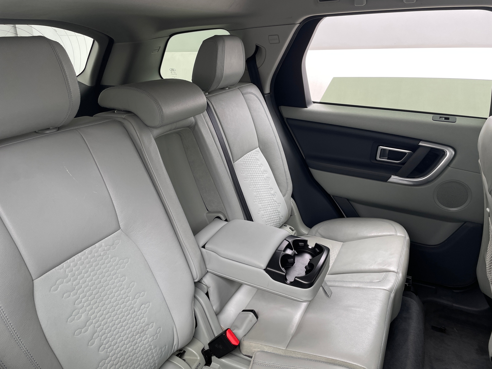 Thumbnail: 2017 Land Rover Discovery Sport - 5