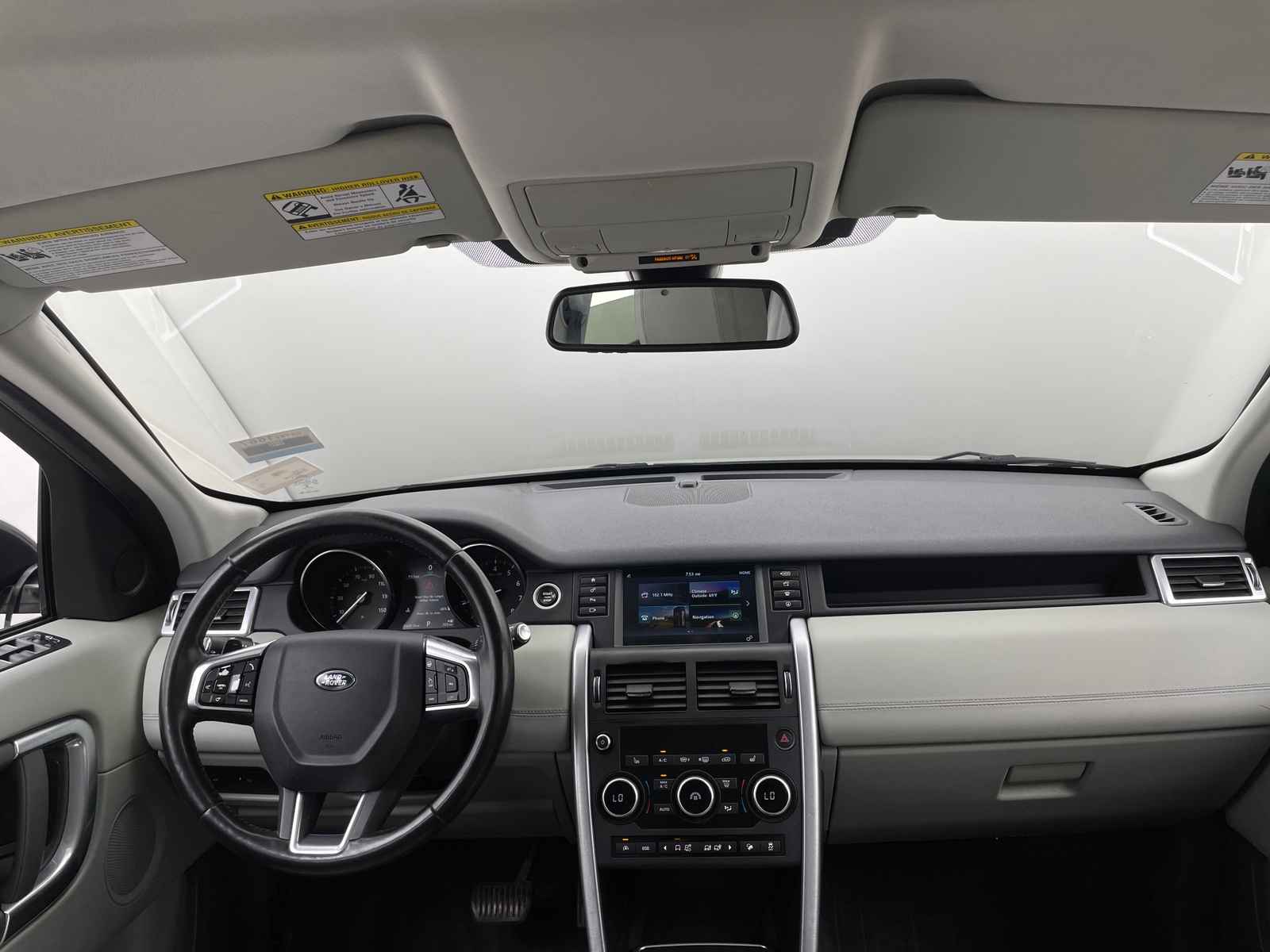 Thumbnail: 2017 Land Rover Discovery Sport - 2