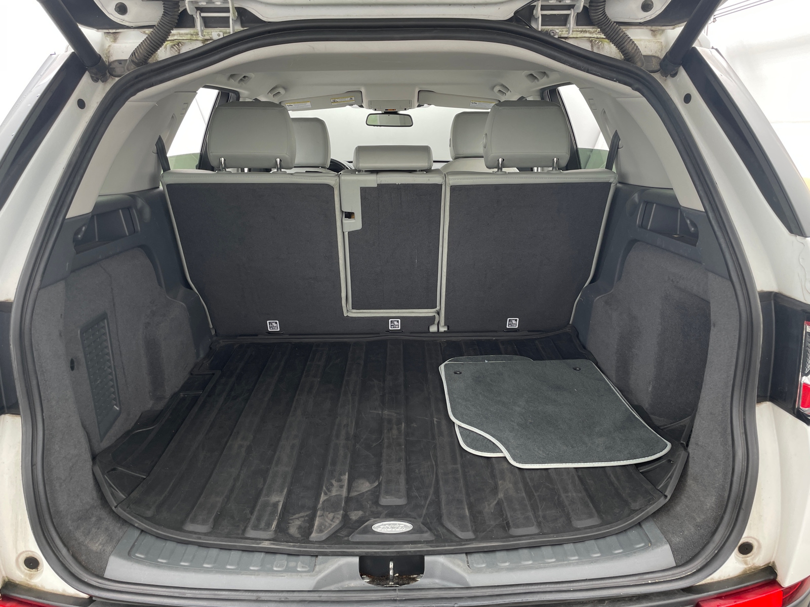 Thumbnail: 2017 Land Rover Discovery Sport - 6