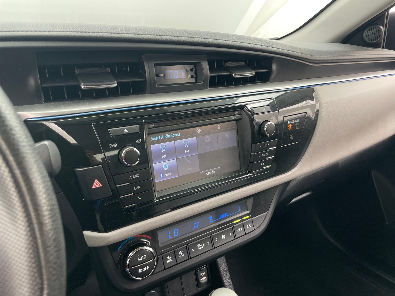 Thumbnail: 2015 Toyota Corolla - 4