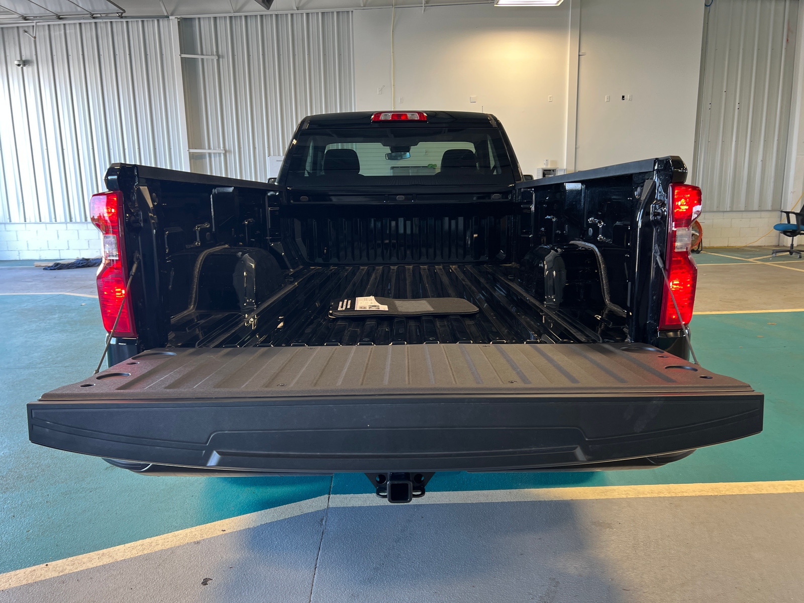 Thumbnail: 2025 Chevrolet Silverado 1500 - 6
