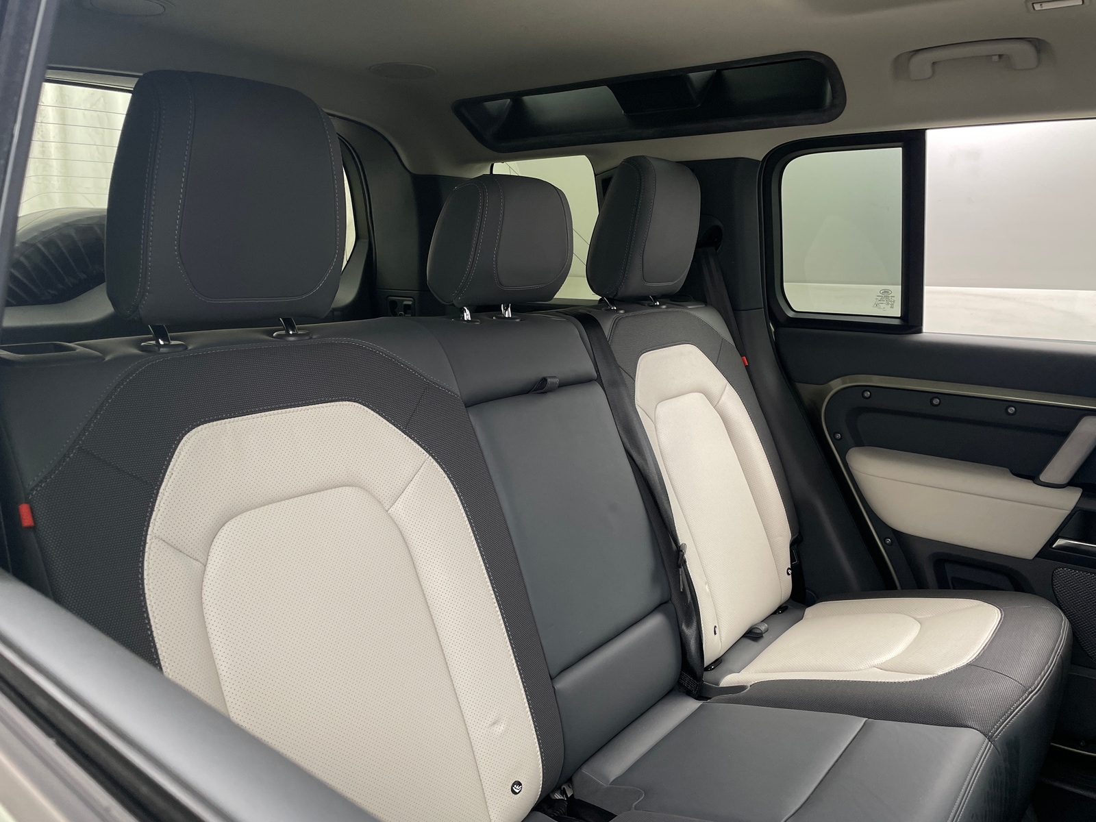 Thumbnail: 2023 Land Rover Defender - 5