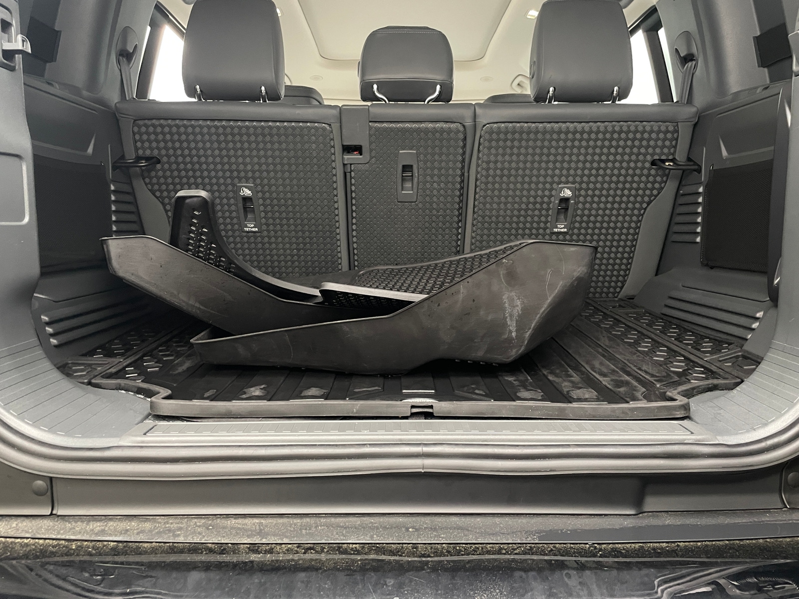 Thumbnail: 2023 Land Rover Defender - 6