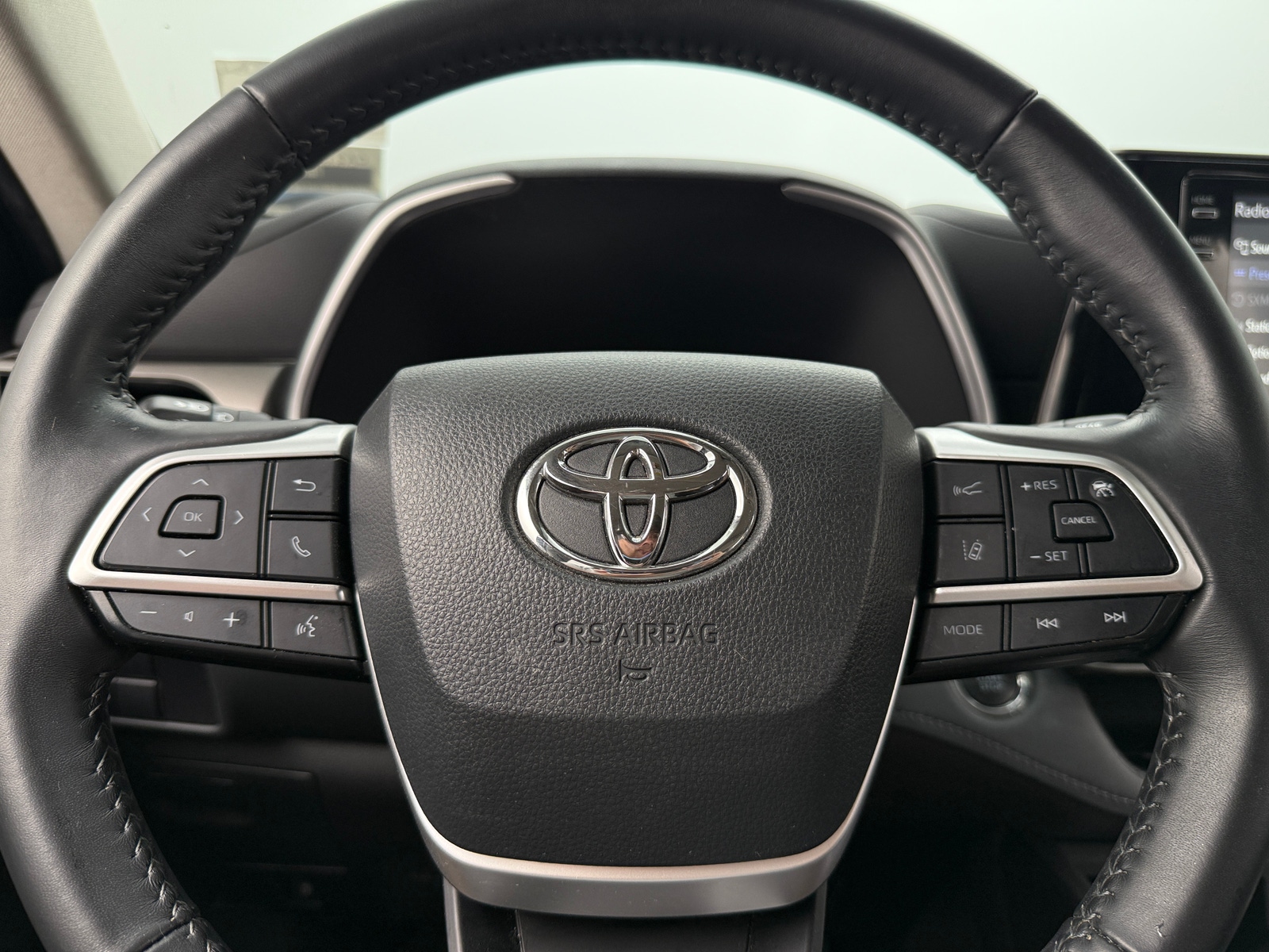 Thumbnail: 2022 Toyota Highlander - 4