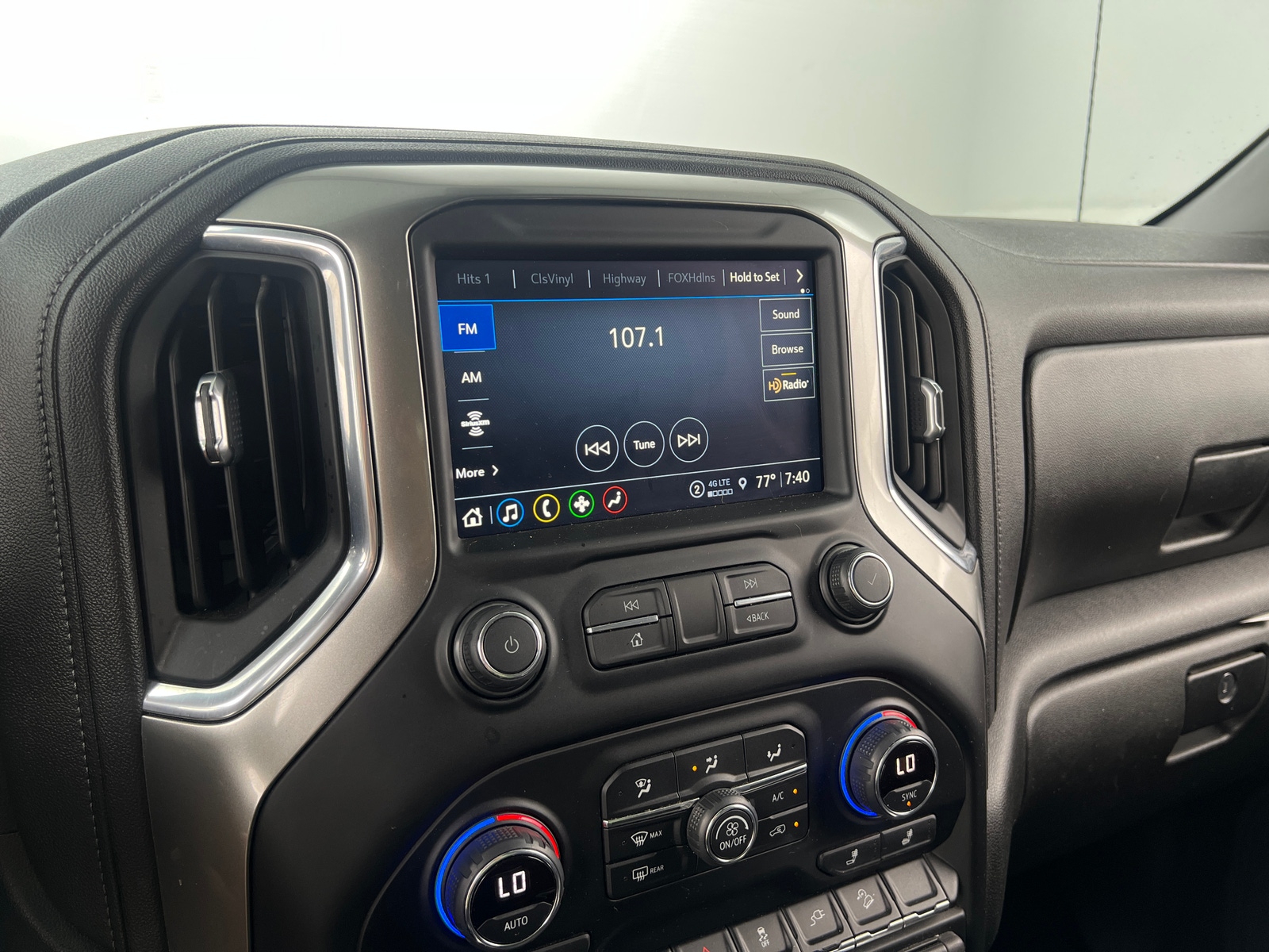 Thumbnail: 2021 Chevrolet Silverado 1500 - 3