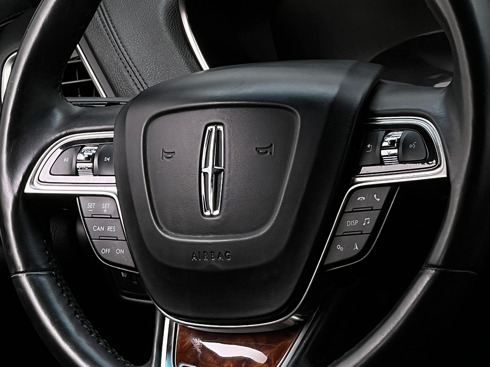 Thumbnail: 2019 Lincoln Nautilus - 4