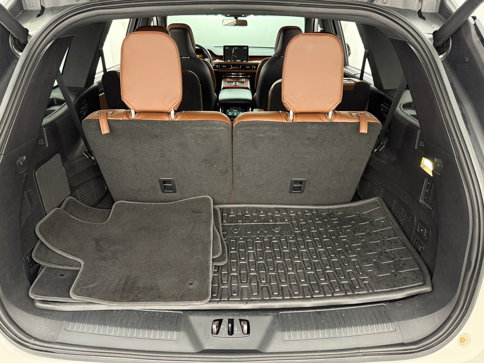 Thumbnail: 2020 Lincoln Aviator - 6