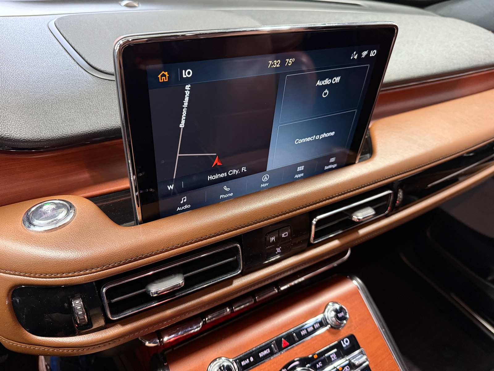Thumbnail: 2020 Lincoln Aviator - 3