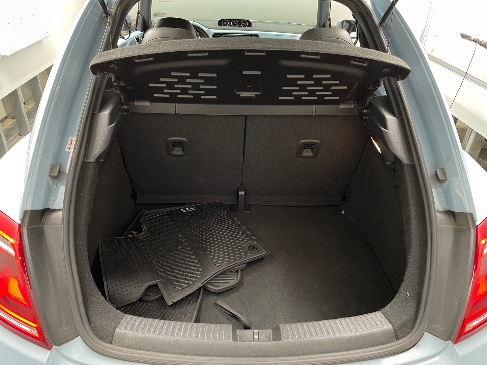 Thumbnail: 2014 Volkswagen Beetle - 6