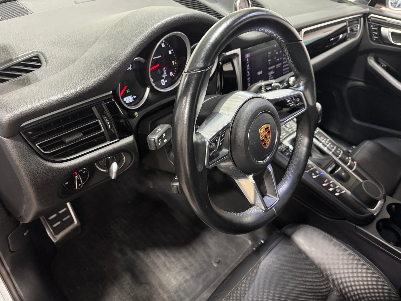 Thumbnail: 2019 Porsche Macan - 2