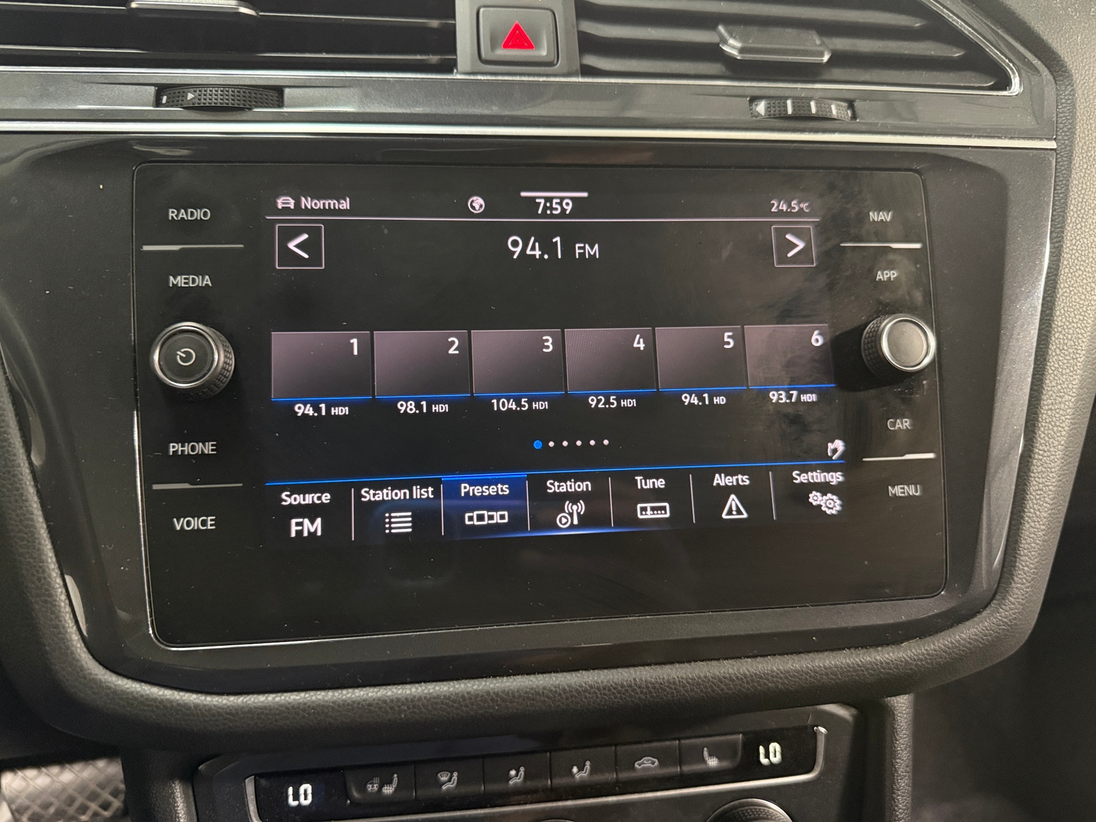 Thumbnail: 2021 Volkswagen Tiguan - 3