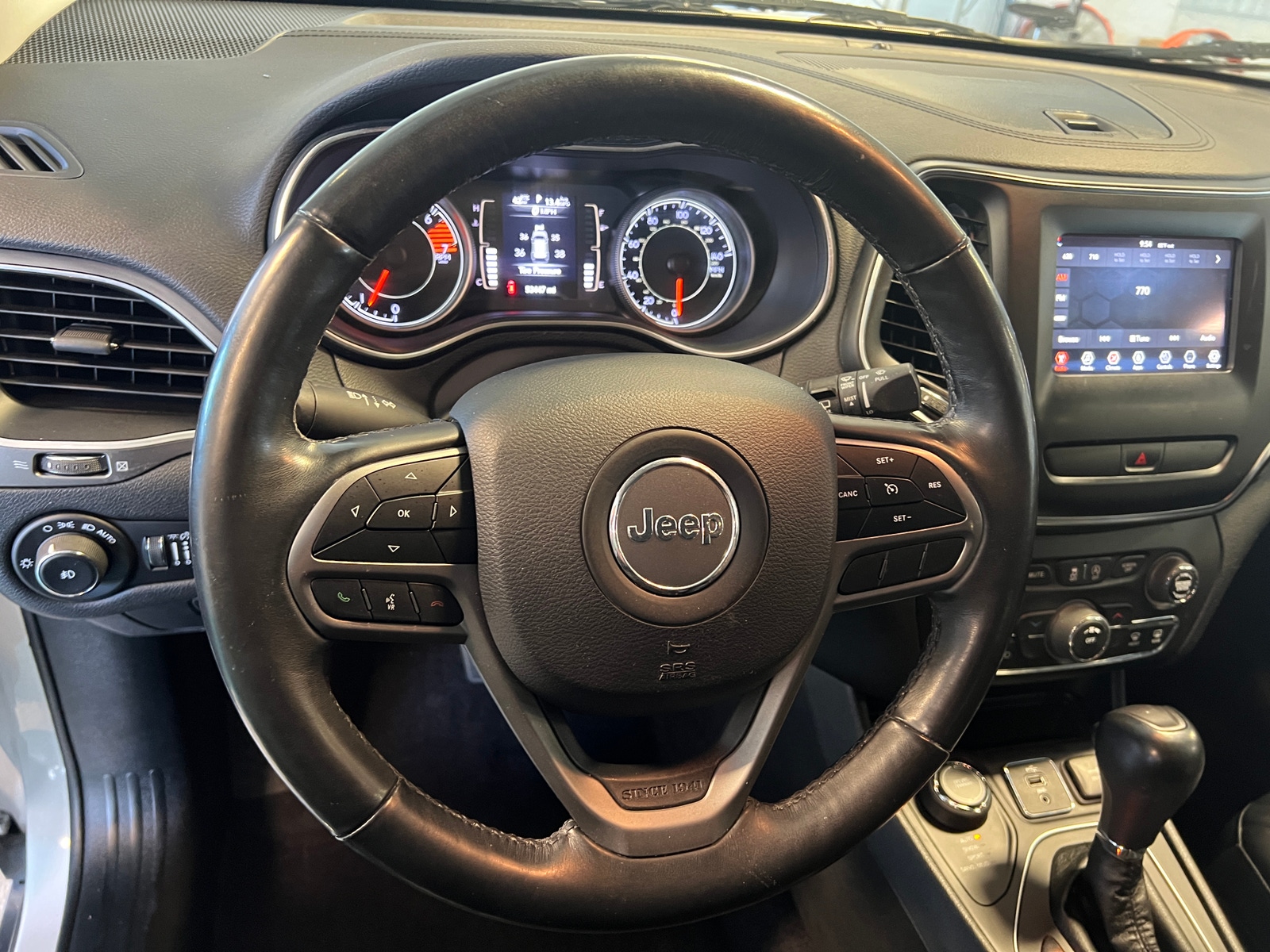 Thumbnail: 2019 Jeep Cherokee - 5