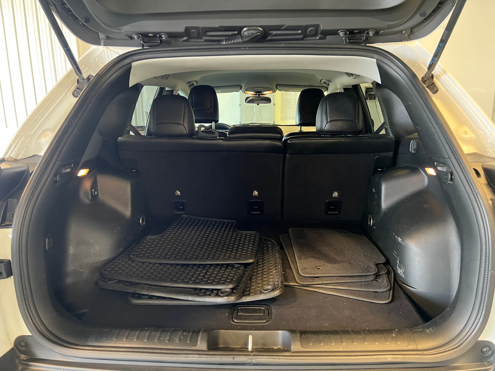 Thumbnail: 2019 Jeep Cherokee - 7