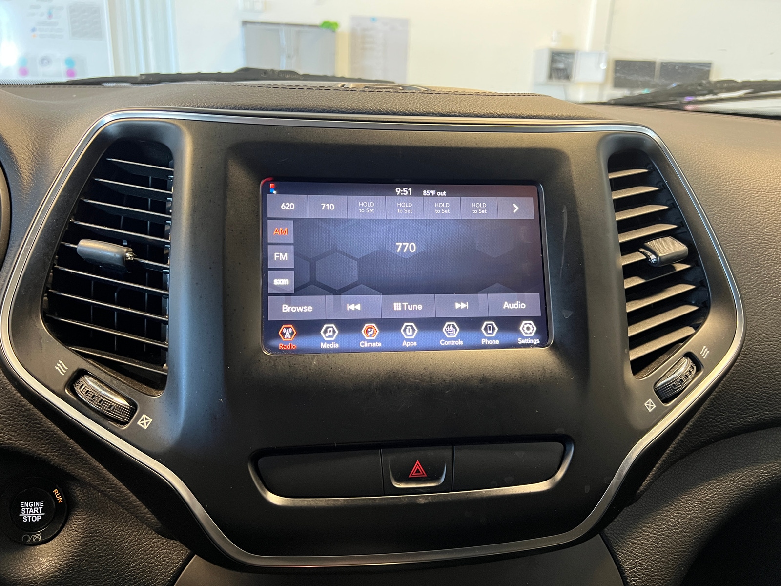 Thumbnail: 2019 Jeep Cherokee - 4