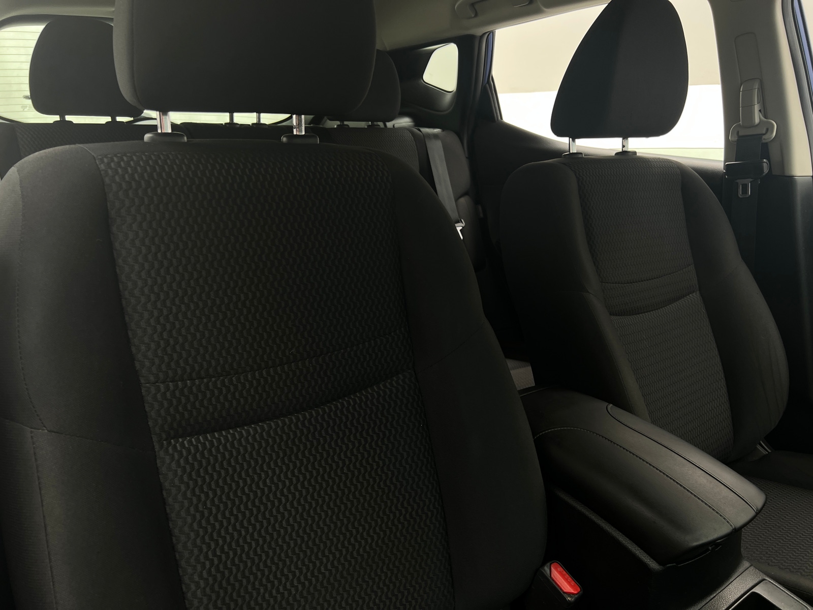 Thumbnail: 2021 Nissan Rogue Sport - 2