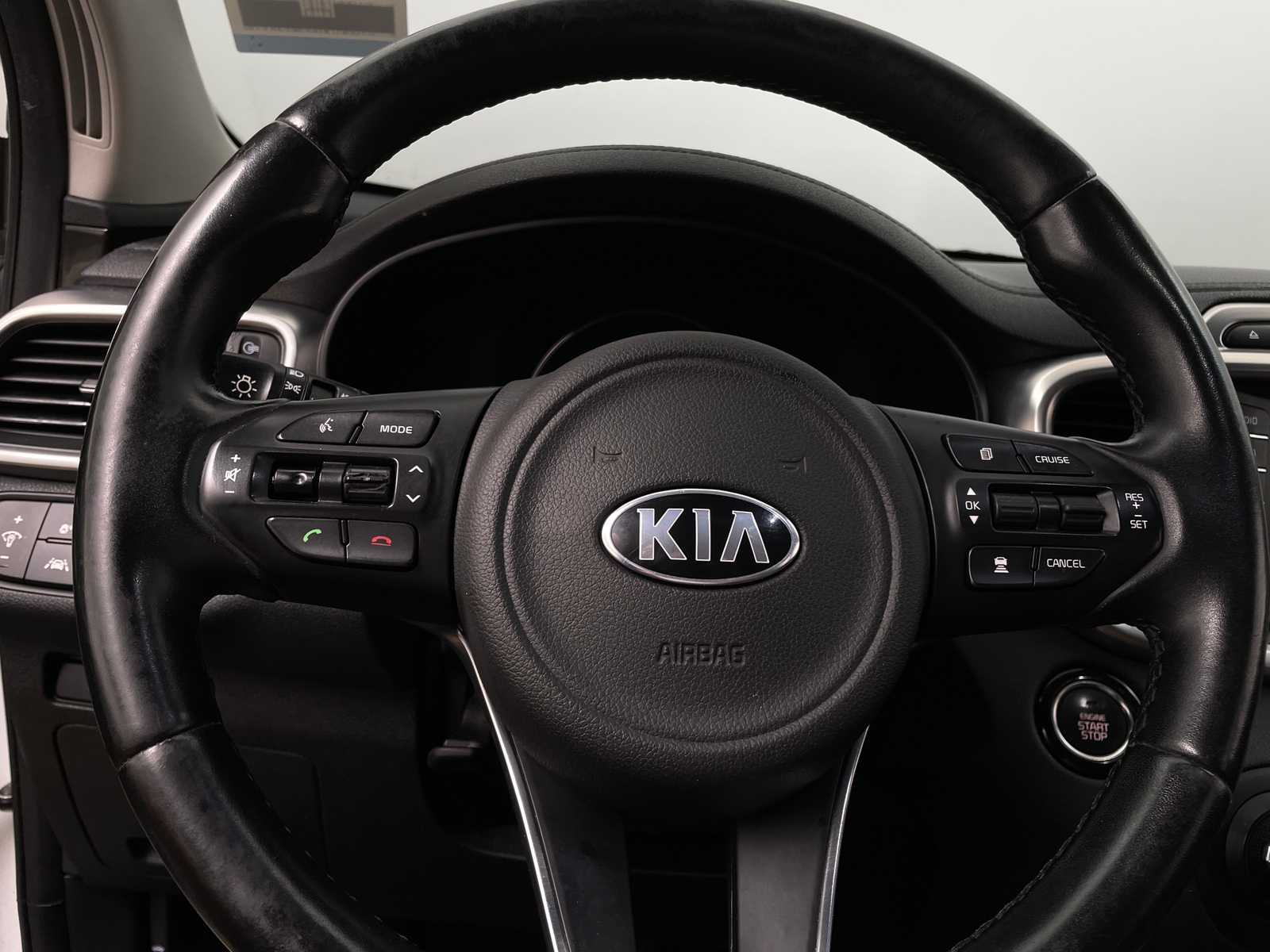 Thumbnail: 2017 Kia Sorento - 4