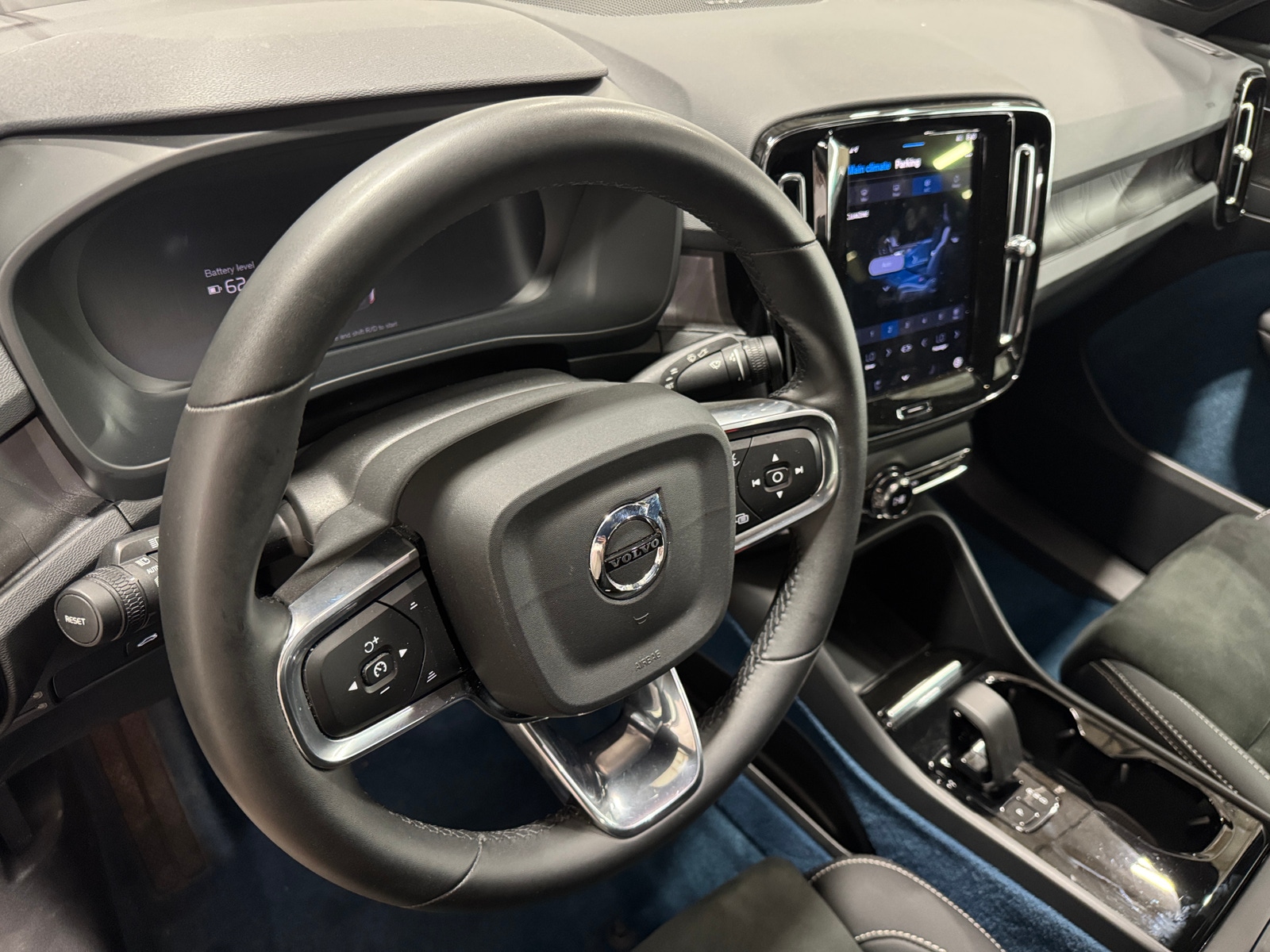 Thumbnail: 2023 Volvo C40 - 2