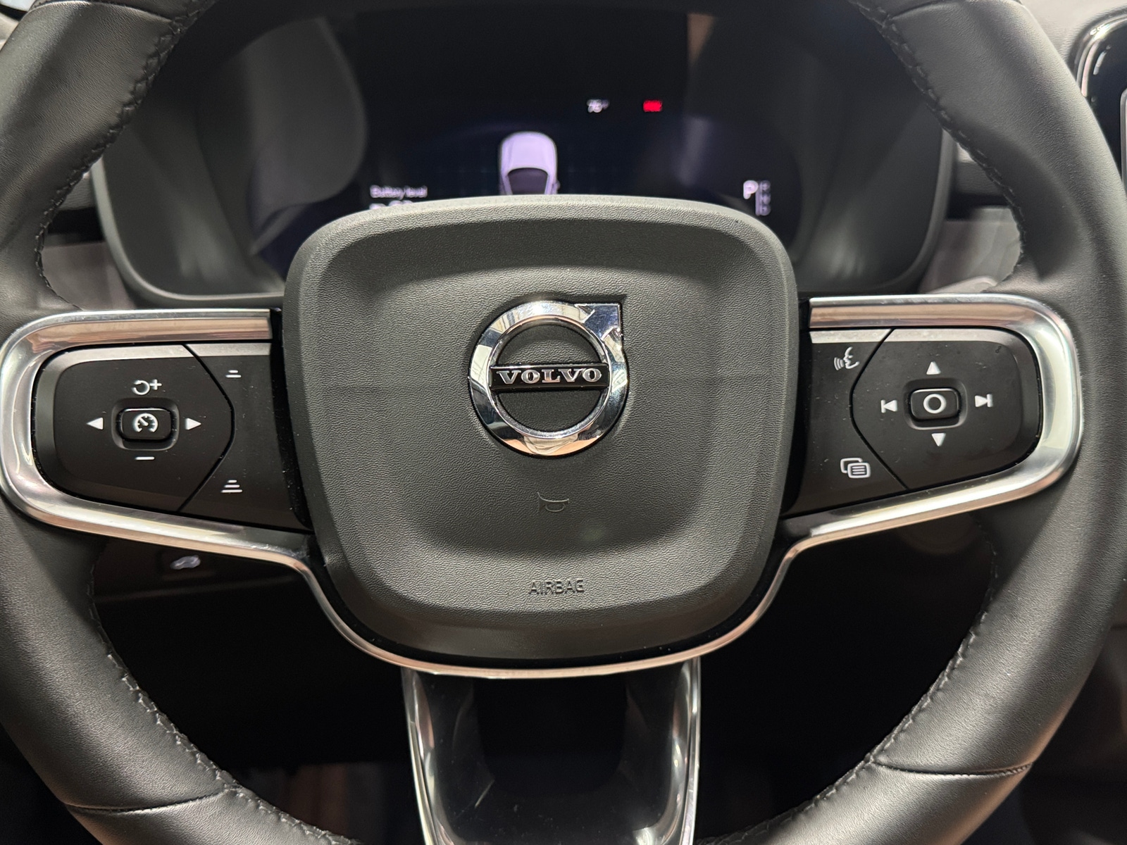 Thumbnail: 2023 Volvo C40 - 4