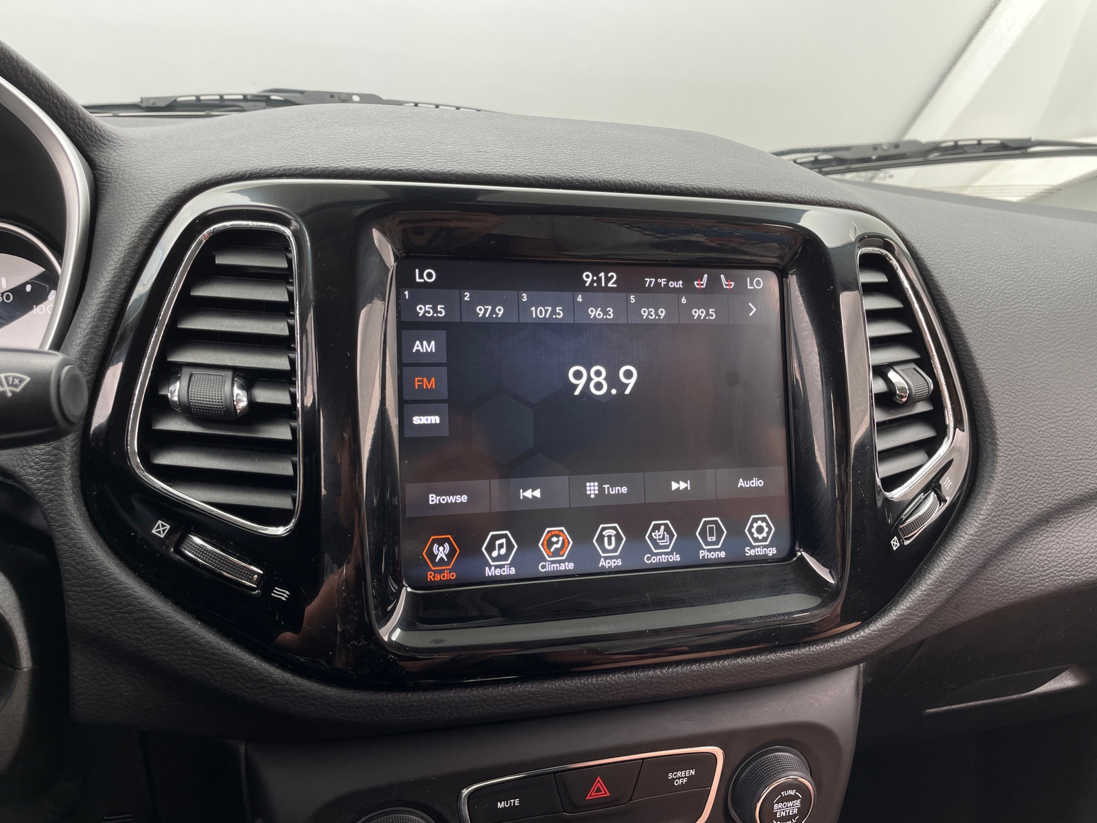 Thumbnail: 2020 Jeep Compass - 3