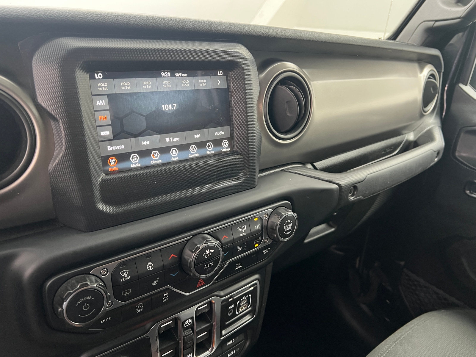 Thumbnail: 2020 Jeep Gladiator - 4