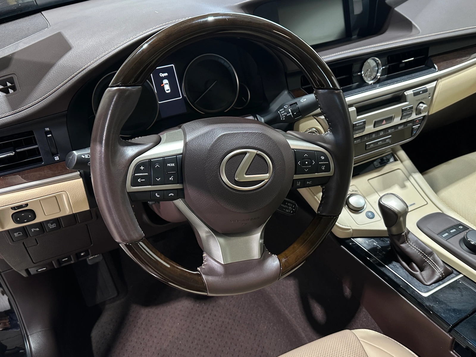Thumbnail: 2018 Lexus ES - 4