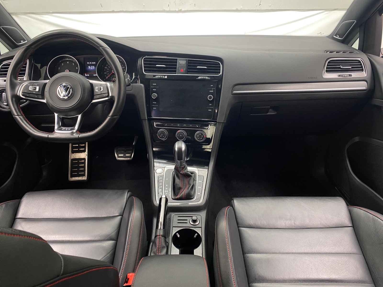 Thumbnail: 2019 Volkswagen Golf - 2